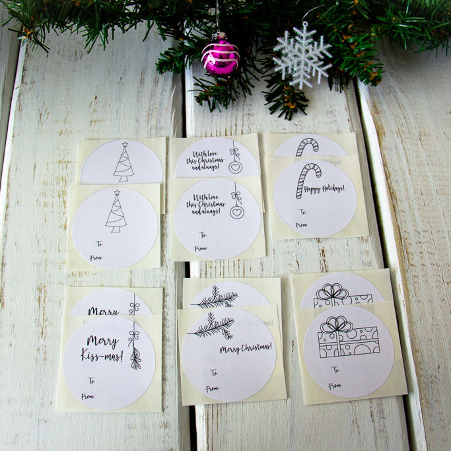 Doodle Christmas - Round Adhesive Gift Tags